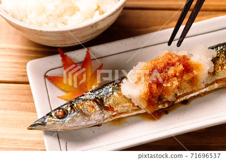 鹽烤秋刀魚 71696537
