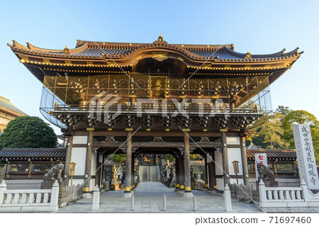 成田山新城寺，朝陽的大門 71697460