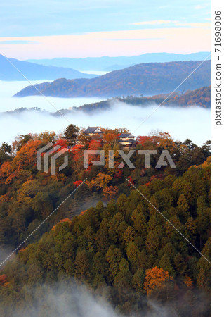 山城在天空4556 71698006