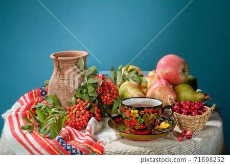 Vase And Fruits Vase And Fruits 71698252