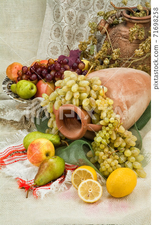 Old Ceramic Vases And Fruits Old Ceramic Vases And Fruits 71698258