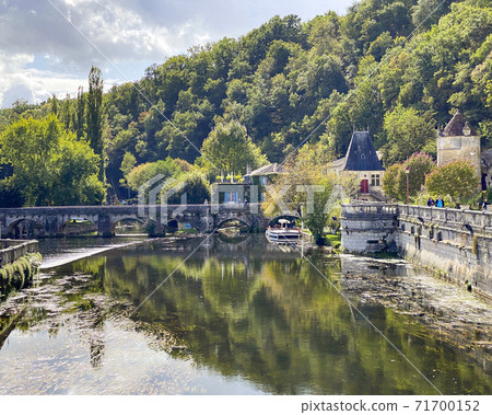 Bridge leading to the center of Brantome 71700152