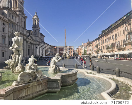 Fountain on Piazza Navona Fountain on Piazza Navona 71700773