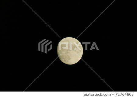 13 nights: Moon age 12.3: Mid-tide): Autumn moon 13 nights: Moon age 12.3: Mid-tide): Autumn moon 71704603