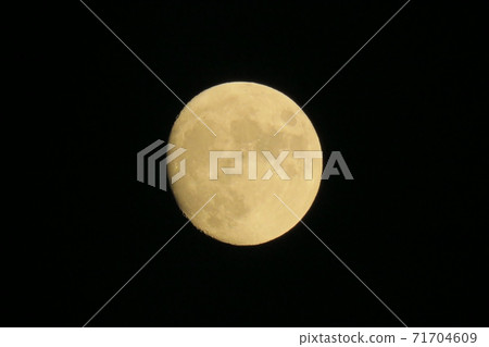 13 nights: Moon age 12.3: Mid-tide): Autumn moon 13 nights: Moon age 12.3: Mid-tide): Autumn moon 71704609