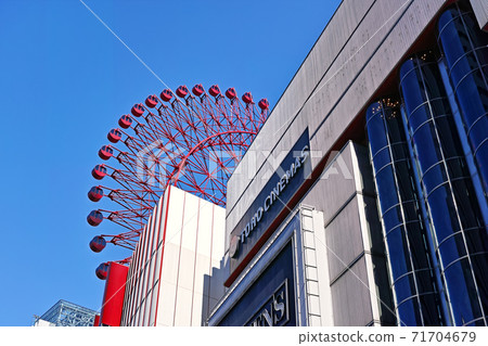 Osaka Umeda HEP FIVE Ferris Wheel 71704679