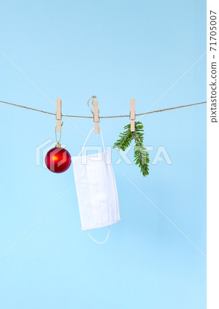 Measures against infectious diseases in winter. Christmas tree and mask. Healthcare and medical 71705007