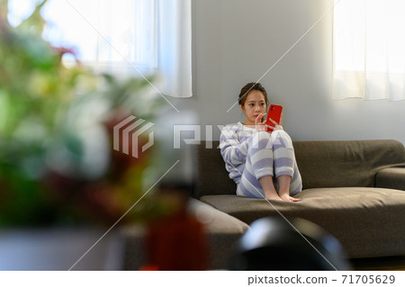 Women's daily life 71705629