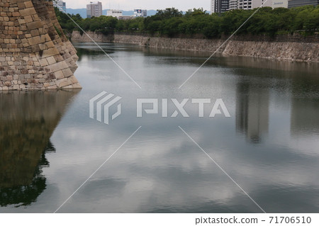 Osaka Castle South Outer Moat 71706510