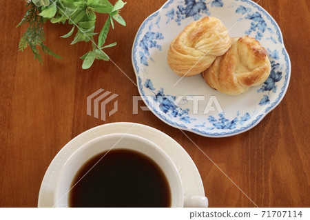 Cafe Time Coffee Croissant Break Cafe 71707114