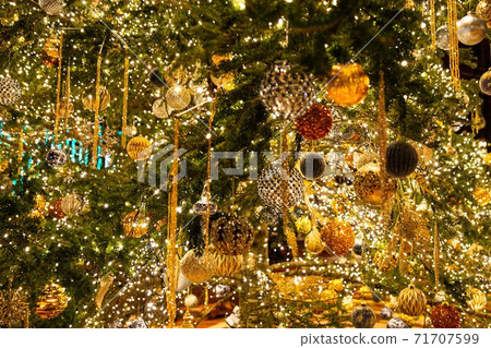 Merry Christmas, Christmas tree and various decorations in gold, red, yellow and green 71707599