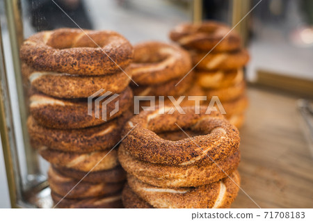 Street wagon in Turkey selling simit, a traditional Turkish street food. Street wagon in Turkey selling simit, a traditional Turkish street food. 71708183