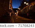 A back alley in the hot spring town　 71708243