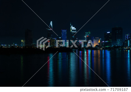 Night view of the Saigon River in Ho Chi Minh City, Vietnam 71709187