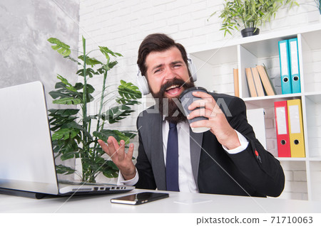 Regular morning in office. Motivational music. Have fun.  71710063