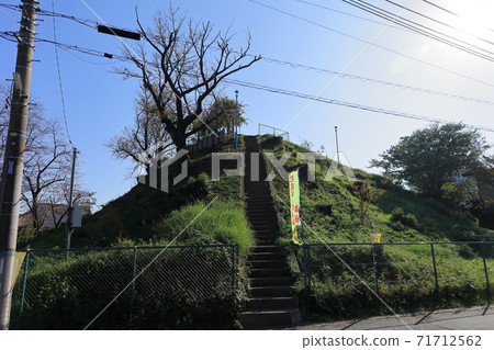 四個高速公路上的奧班克山(盧本山) 四個高速公路上的奧班克山(盧本山) 71712562