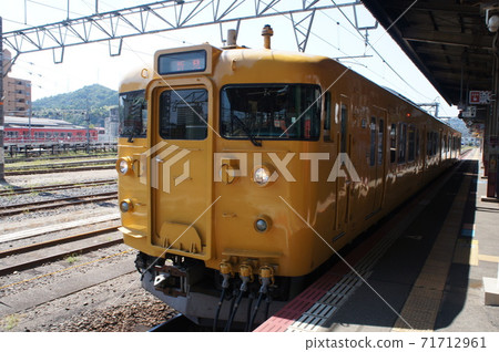 JR西日本(JNR)115系列火車白Line線普通新見線(深黃色) JR西日本(JNR)115系列火車白Line線普通新見線(深黃色) 71712961