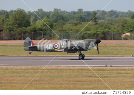 Supermarine Spitfire Mk.XVI takeoff Supermarine Spitfire Mk.XVI takeoff 71714599