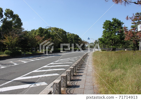 Sa市忍德皇帝陵墓前的五棱通 71714913