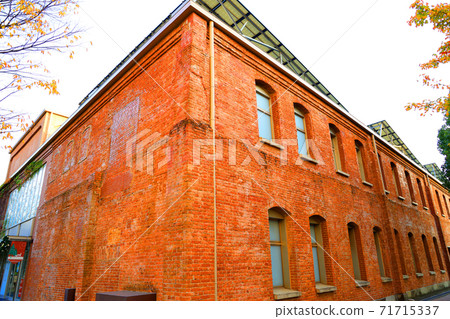 Noritake Garden and Autumn Leaves in Nishi-ku, Nagoya City, Aichi Prefecture, Red Brick Warehouse, Autumn Leaves, Cityscape [November] 71715337