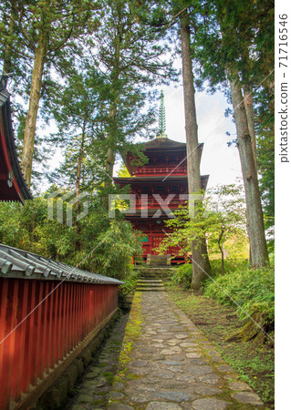 四本宮寺三重寶塔日光秋天風景 四本宮寺三重寶塔日光秋天風景 71716546