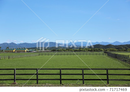 北海道“日高山脈和牧場”景觀(北海道新日高鎮) 北海道“日高山脈和牧場”景觀(北海道新日高鎮) 71717469