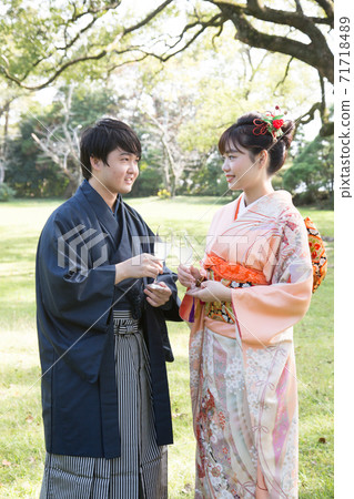 Image of a standing party in the garden 71718489