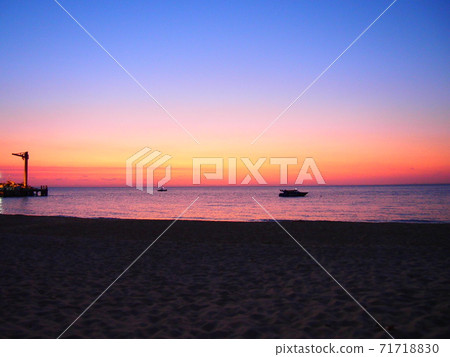 Moreton Island Beach Sunset 71718830