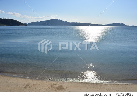 View of Kaminoseki Town "Nagashima" off the coast from Prefectural Road No. 23 in Hirao Town 71720923
