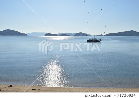 Scenery of the Seto Inland Sea seen from Prefectural Road No. 23 in Hirao Town 71720924