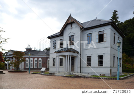 Former Ito Hirobumi Mansion and Itoko Memorial Park (left) 71720925