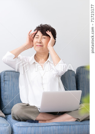 A woman suffering from computer operation A woman suffering from computer operation 71723177