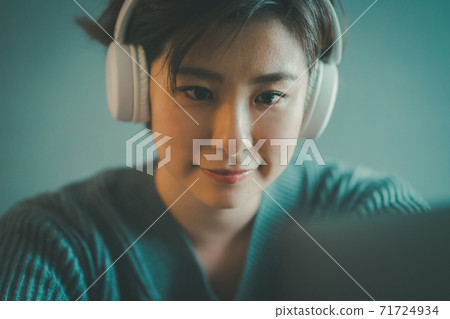 30s women lifestyle 71724934