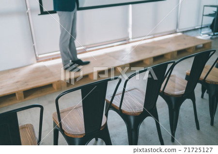 商務演講席 71725127