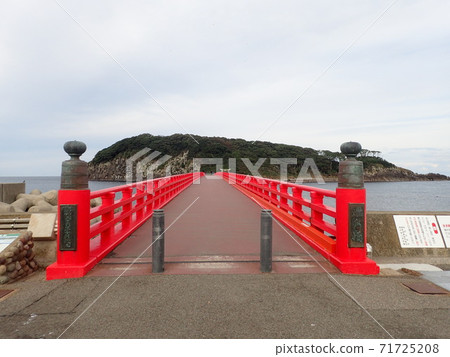 Oshima, also known as the island of God, on the Echizen coast of Anto, Mikuni-cho, Sakai City, Fukui Prefecture 71725208