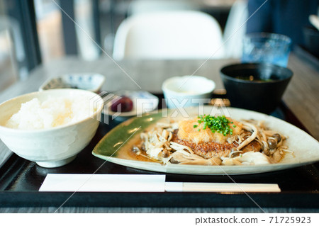 日式漢堡套餐 71725923
