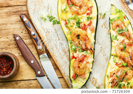 Oven baked zucchini with shrimp 71726309