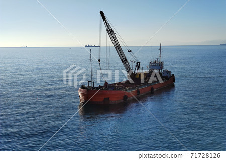 Dredge varge ship Dredge varge ship 71728126