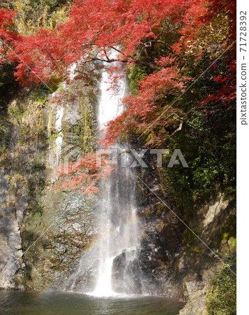 Waterfall, Autumn Leaves and Rainbow: Minoh Waterfall Waterfall, Autumn Leaves and Rainbow: Minoh Waterfall 71728392