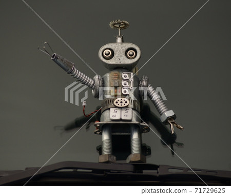 收集廢料製成的小型機器人 收集廢料製成的小型機器人 71729625