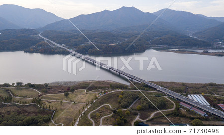 Shinyangsu Bridge, North Han River, Yangpyeong-gun, Gyeonggi-do Shinyangsu Bridge, North Han River, Yangpyeong-gun, Gyeonggi-do 71730498