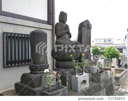 A large fire memorial tower of the lighthouse in Honmyo-ji, Toshima Ward 71730853