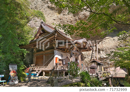 [Kaiganyama Iwayaji Temple] (Shikoku Sacred Site No. 45 Fudasho) Nanatori, Kumakogen-cho, Kamiukiana-gun, Ehime Prefecture 71732999