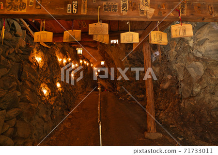 [海岸山岩屋寺]（四國聖地第45號复田所）愛媛縣上浮穴郡熊高原町七取 71733011