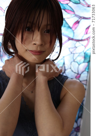 在早晨的陽光下 在早晨的陽光下 71733063