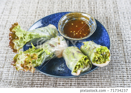 Raw spring roll Raw spring roll 71734237