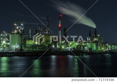 Kawasaki City Night view of the factory from the Chidori Canal 71734596