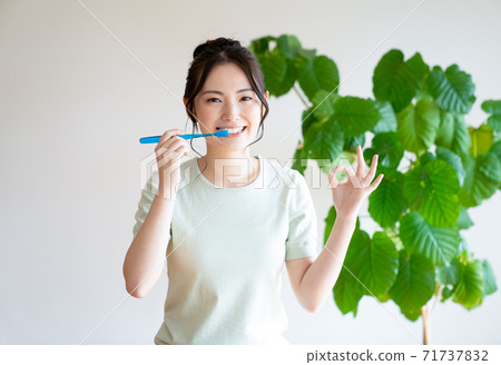 使用牙刷時確定標記 71737832