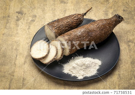 yuca cassava root and flour 71738531