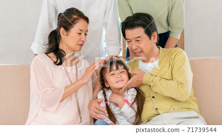 Grandparents who love their grandchildren Grandparents who love their grandchildren 71739544